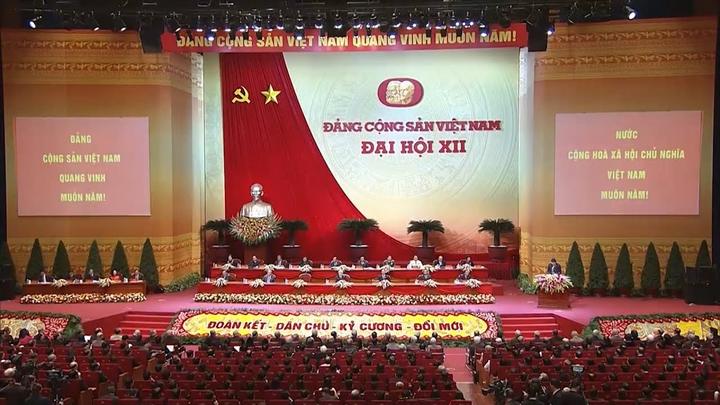 Trong một đoạn video diễn hài gần đây, Bi Béo- con trai của NSND, Cục trưởng