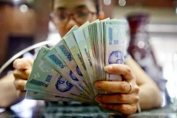 1. Áo hai dây bản mảnh: Áo hai dây bản mảnh tuy nhiên là một trong những mẫu áo khó