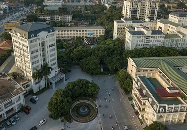 Hotspot Matrix: Biến Phương Oanh diện set đồ 50 thành cơ hội marketing đột phá